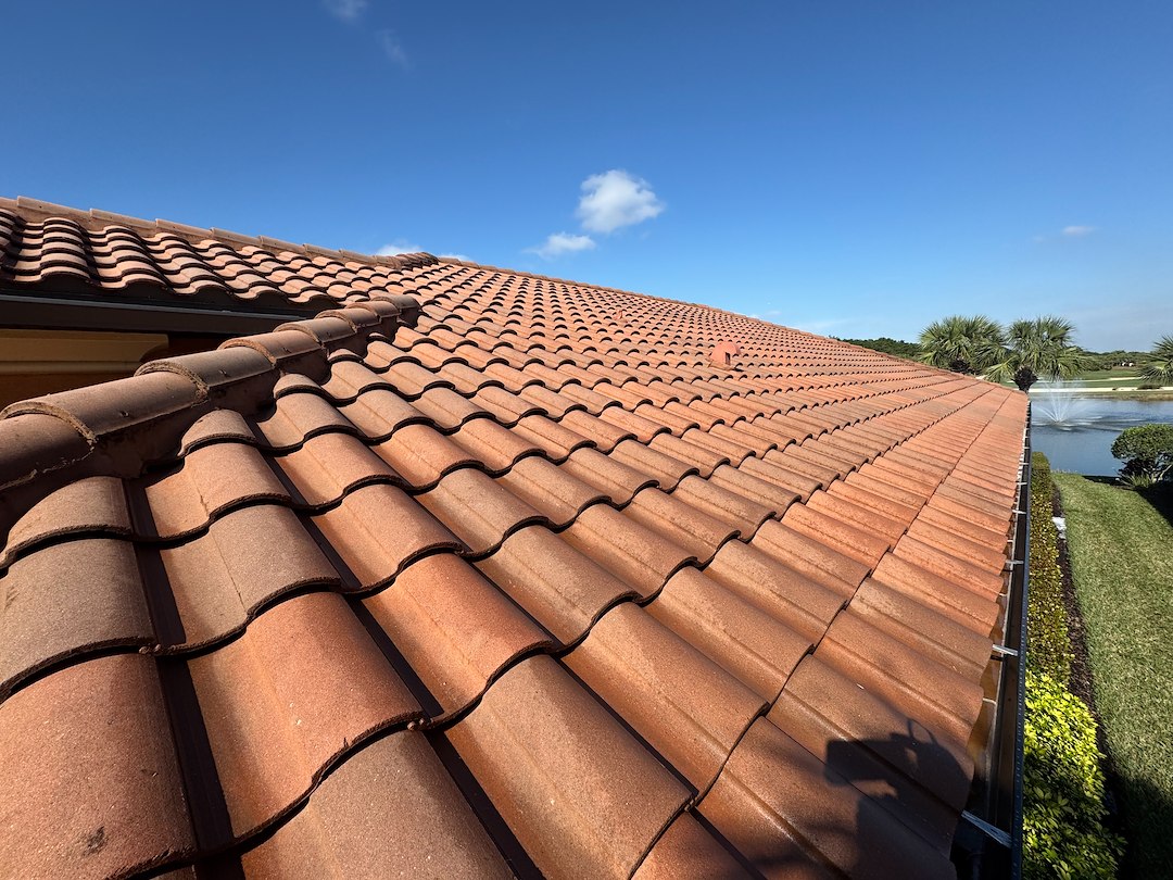 Professional Roof Cleaning in Miromar Lakes, FL: Protect Your Home & Enhance Curb Appeal